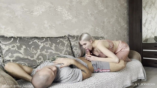 Братский член в деле – страстный минетик в действии