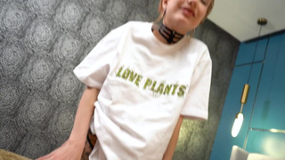 Соблазнила друга и попала на огромный член — первый раз страшно, но так горячо!