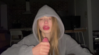 Случайный секс с незнакомкой на улице: страстный минет и жесткий трах без презерватива