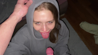 Случайный секс с незнакомкой на улице: страстный минет и жесткий трах без презерватива