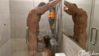 Горячий секс в душе с разгоряченной Сандрой