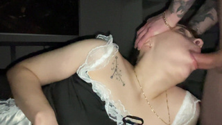 Русская горничная в горячей сцене: страсть, власть и жаркие шлепки