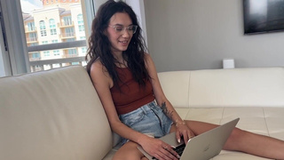 Голая и страстная: кончи в меня, братишка