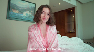 Игривые сводные родственники в откровенной сцене