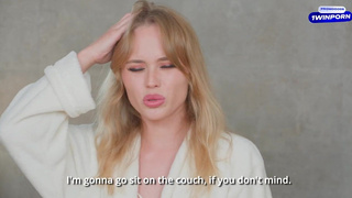 Горячая мастурбация в душе: сантехник застал врасплох