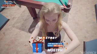 Игра в бильярд с пикантным финалом