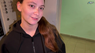 Лифт, страсть и запретный минёт — горячее видео не для всех