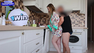 Секс с мамкой друга и кремпай – простит ли она после такого?