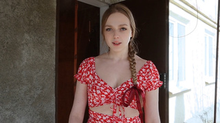 Девушка из глубинки жаждет страсти: только член и жаркие ночи