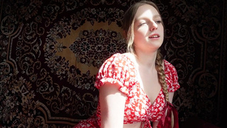 Девушка из глубинки жаждет страсти: только член и жаркие ночи