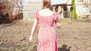 Девушка из глубинки жаждет страсти: только член и жаркие ночи