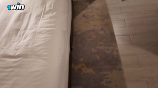 Страстная мачеха в одной кровати: как устоять?