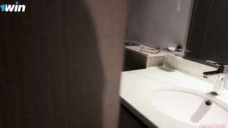 Страстная мачеха в одной кровати: как устоять?