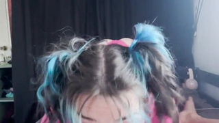 Секс на камеру: студентка с ярким имиджем в страстном видео для взрослых