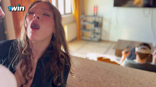 Муж в виртуальной реальности, а жена получает анал от loverа