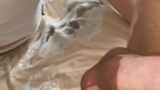 Развратная блондинка сосет мощный хуй в откровенном видео