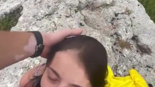 Горный трип с минетиком и сочным финалом – жесткое порно на природе