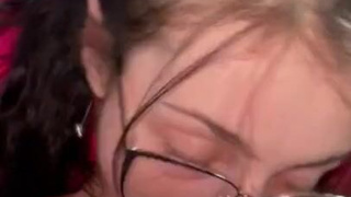 Секс в авто: начальник ублажает ассистентку