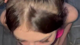 Жаркая рыбалка: жена куколда отрабатывает минет на свежем воздухе