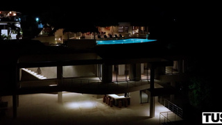 Горячая йога страсти: как тренер соблазнил юную ученицу