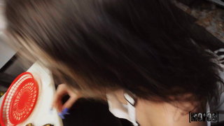 Озорная кухонная банда устроила жаркий групповой секс с посудомойкой