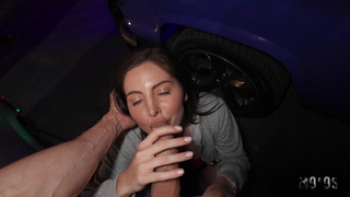 Theodora Day в горячем публичном видео