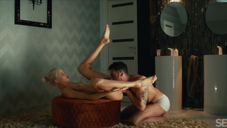 Соблазнительная Novella Night в горячем масляном трио с кремпаем