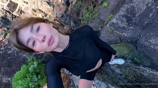 Скалы, страсть и море: горячий секс с Anna Ralphs после прогулки