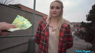 Искушение в Праге: как блондинка соблазнилась на секс за деньги