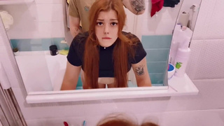 Отчим застал врасплох в туалете: жесткий секс с наглой падчерицей