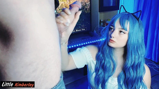 Горячее видео с синеволосой дрочкой