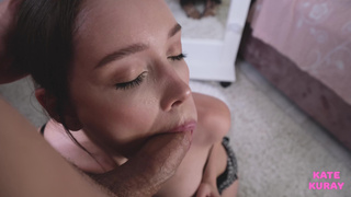 Секс-бомба в строгом костюме – жесткие ласки и оргазмы