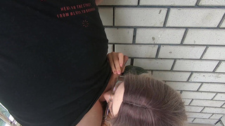 Анальный секс на улице: кончил в рот шалунье