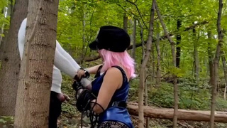 БДСМ на природе: строгая мент-госпожа укрощает бандита