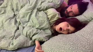 Детская дружба переросла в страсть: пьяная ночь с подругой