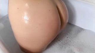 Горячая мастурбация в ванной от Royalfairygirl