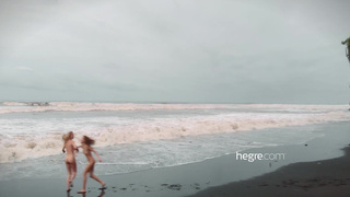 Черный пляж, жаркие ласки: откровенный Bali-трип с Кловер