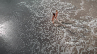 Черный пляж, жаркие ласки: откровенный Bali-трип с Кловер