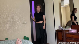 Соседка тайно ублажает меня за 2000$ – горячий секс с изменой