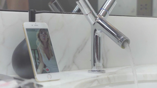 Наталья и золотой айфон – эксклюзивный контент для ценителей красоты