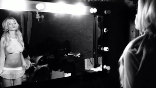 Сексуальная Наталья в жгучем анальном видео – развратный вечер с вибратором и страстью