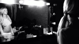 Сексуальная Наталья в жгучем анальном видео – развратный вечер с вибратором и страстью