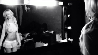 Сексуальная Наталья в жгучем анальном видео – развратный вечер с вибратором и страстью