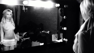 Сексуальная Наталья в жгучем анальном видео – развратный вечер с вибратором и страстью