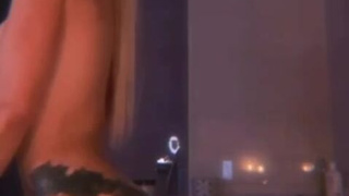 Сочные кадры: как она кончает от мощных толчков