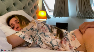 Мачеха Алина Рай в горячем видео: домашний секс в отсутствие мужа