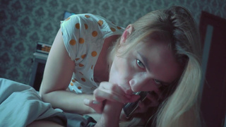 Секретная страсть сестры: брат наслаждается скрытой лаской