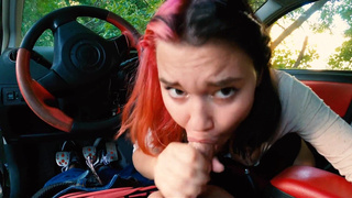 Отсос в машине после подвоза – горячее видео с развратной благодарностью