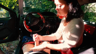 Отсос в машине после подвоза – горячее видео с развратной благодарностью