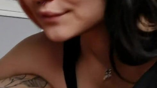 Искусство соблазна: откровенное селфи-видео